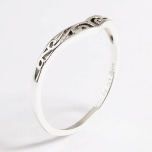 Swirl Detail Point Ring